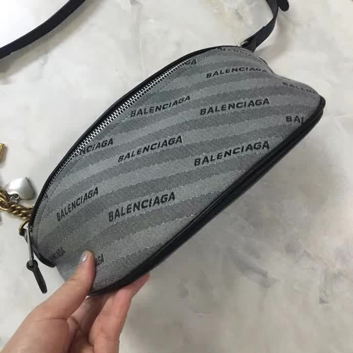 BALENCIAG巴黎世家 專櫃同步更新 新款字母印花半月包 鐵塔 掛繩腰包  BL1232